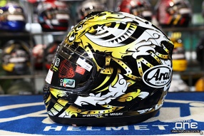 ARAI X YF DESIGN - RX-7X LION GOLD 限量黑金醒獅拉花頭盔抵港