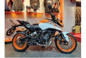 2024 KTM 250 DUKE -  大改款、肌肉感更強