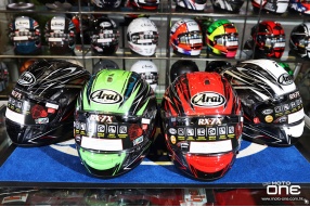 ARAI RX-7X Radical - 動感十足的拉花全面頭盔 備有紅黑、綠黑、白黑及全黑等四色