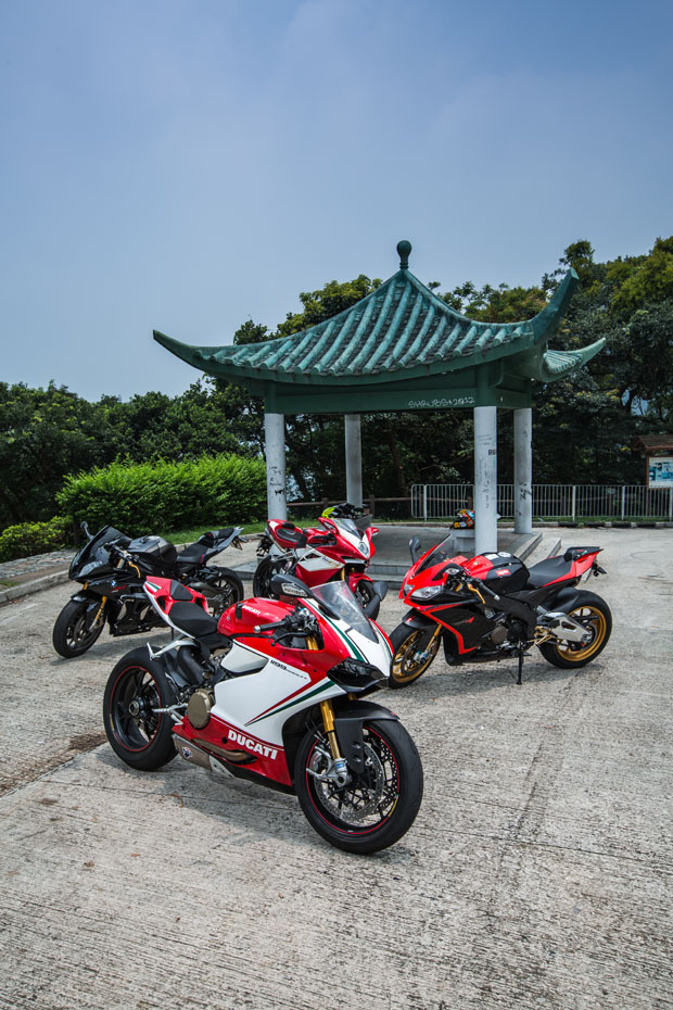 RSV4 vs S1000RR vs 1199 Panigale S vs F4R